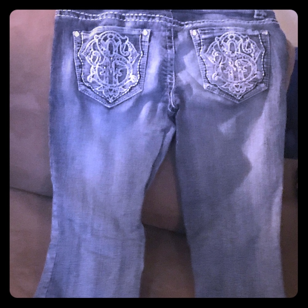 Very cute. True to size. Petite in length.